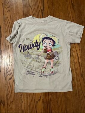 Betty Boop' Cream Graphic T-Shirt - 'Howdy' Cowboy Design